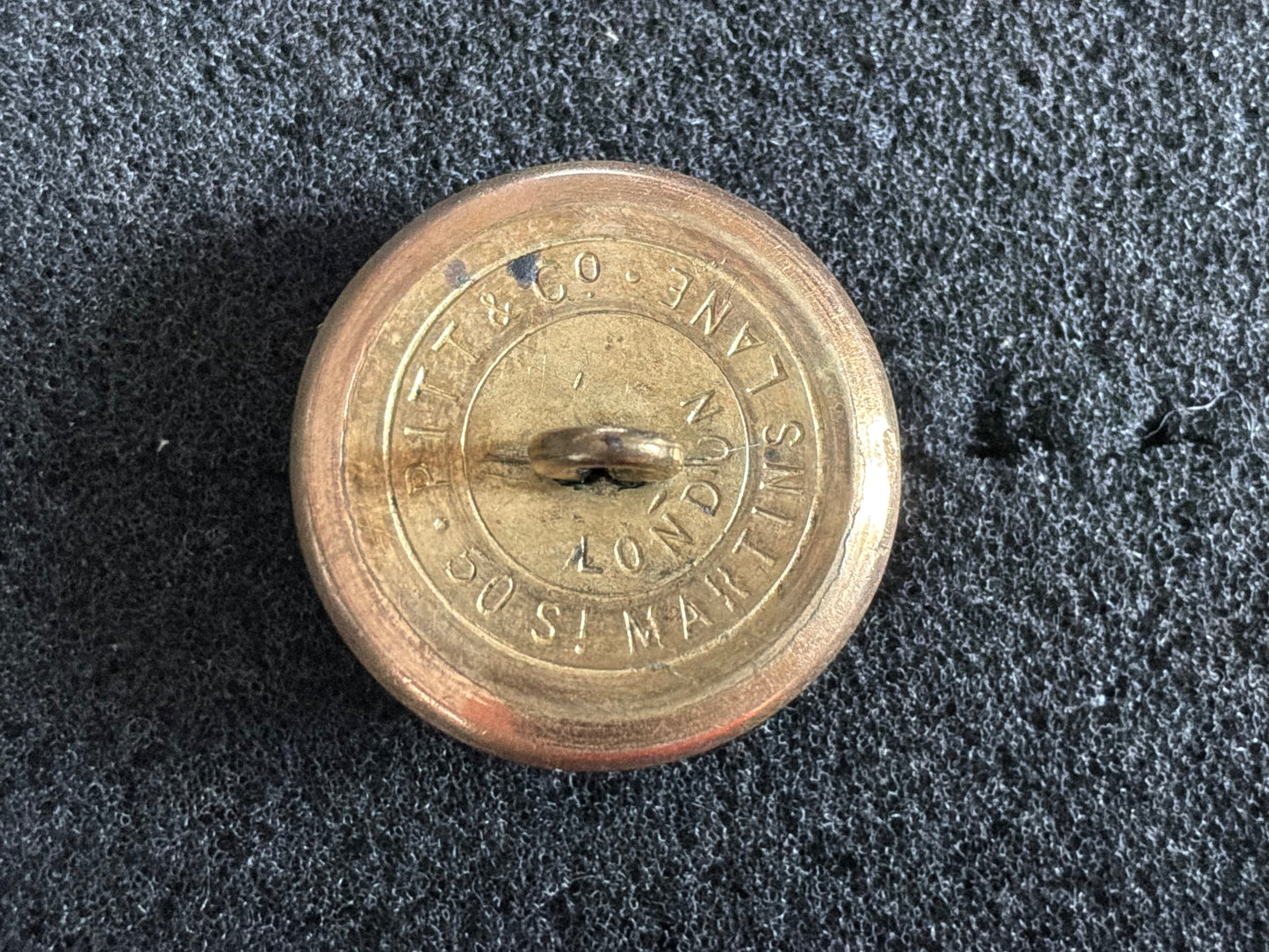 QVC The Buffs (East Kent Regiment) officers gilt button.