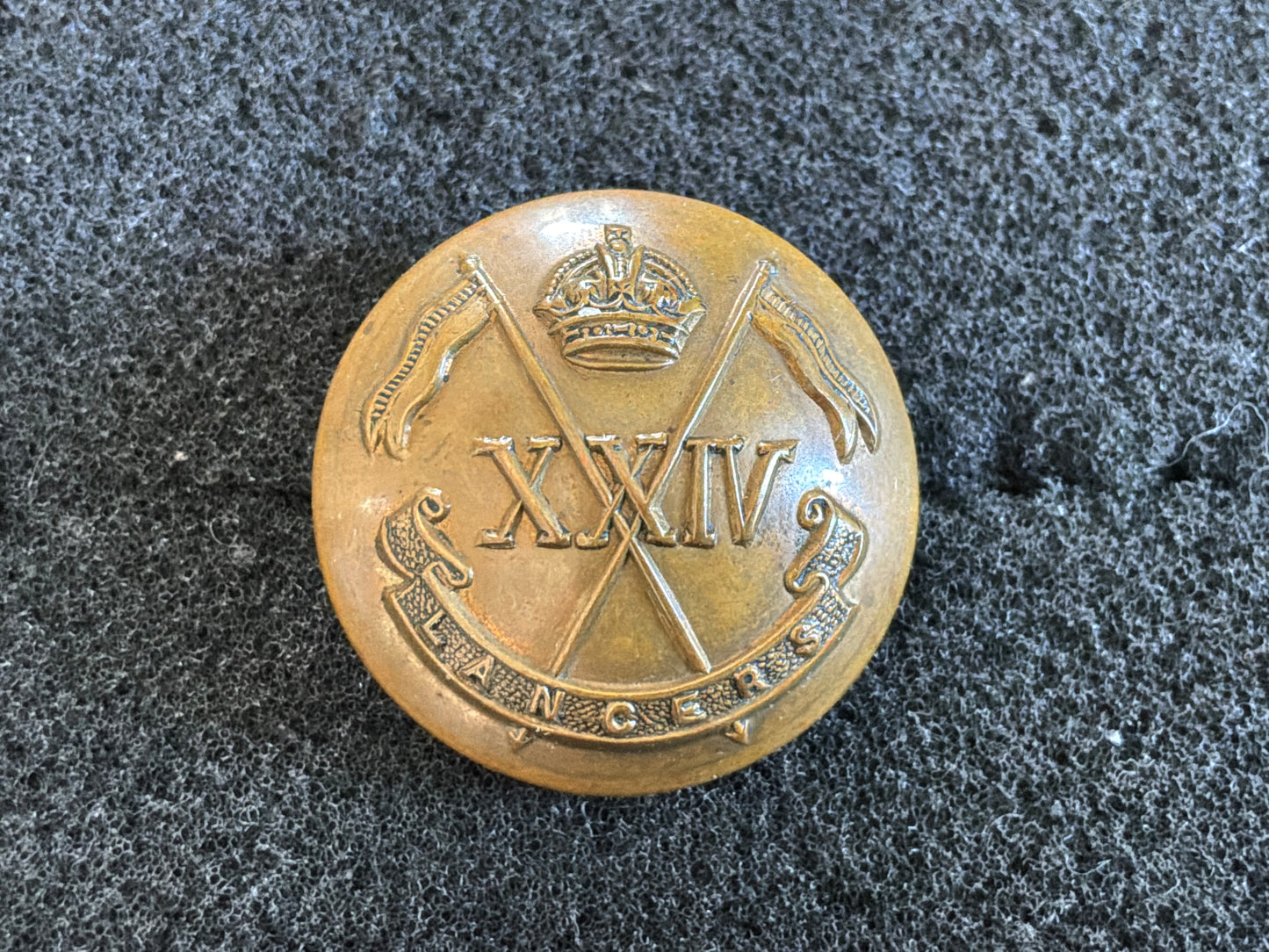 WW2 24th Lancers brass 25mm button by Pitt.