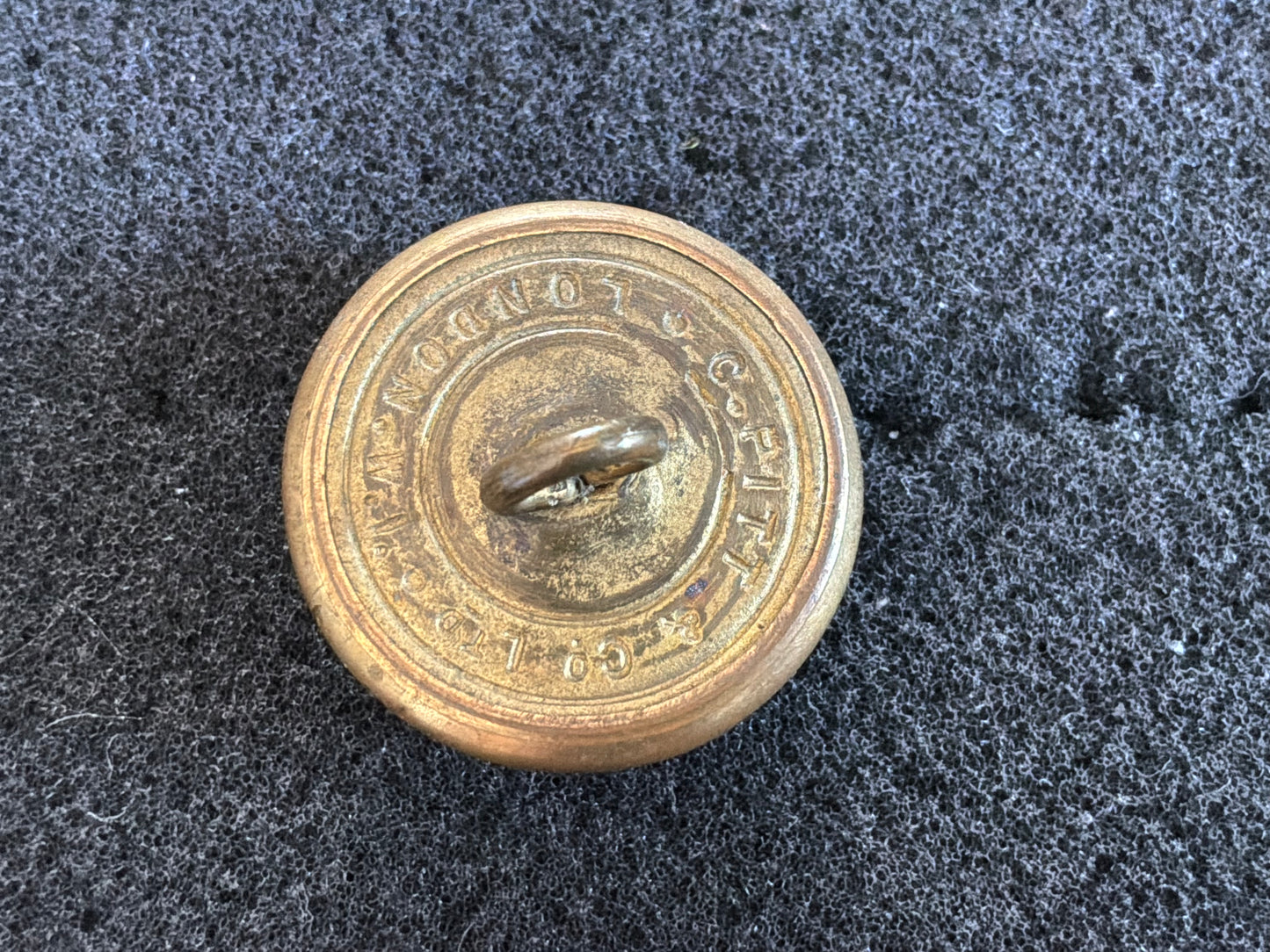 WW2 24th Lancers brass 25mm button by Pitt.