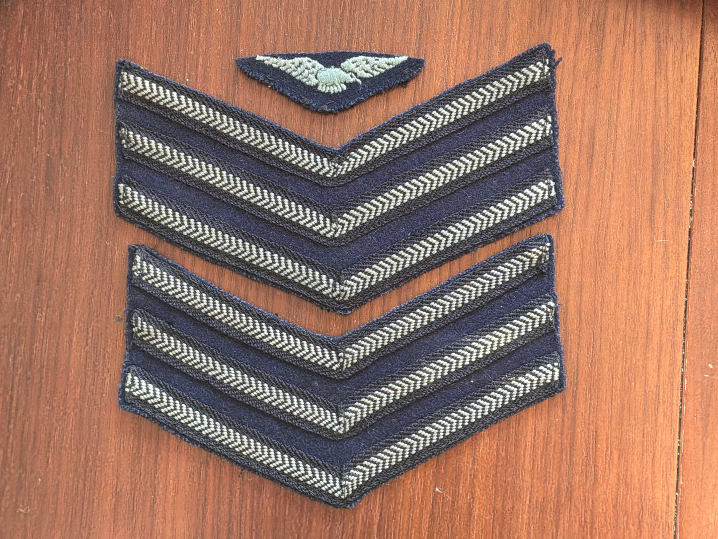 WW2 Australian Airforce (RAAF) Sergeants stripes & eagle.