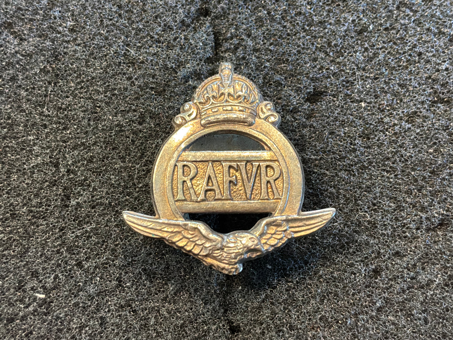 WW2 R.A.F.V.R lapel mufti badge.