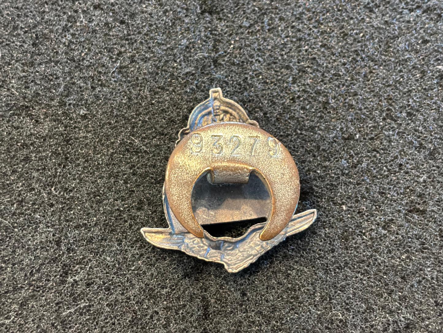 WW2 R.A.F.V.R lapel mufti badge.