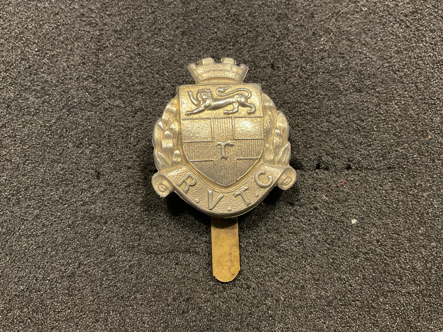 R.V.C.T Rochester Volunteer Training Corps cap badge