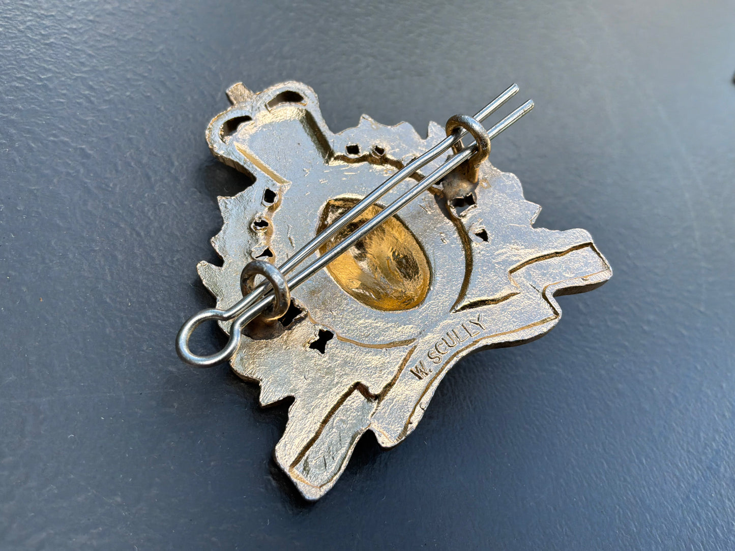 RCMP; POST 1953 ROYAL CANADIAN MOUNTED POLICE ANODISED CAP BADGE BY W. SCULLY