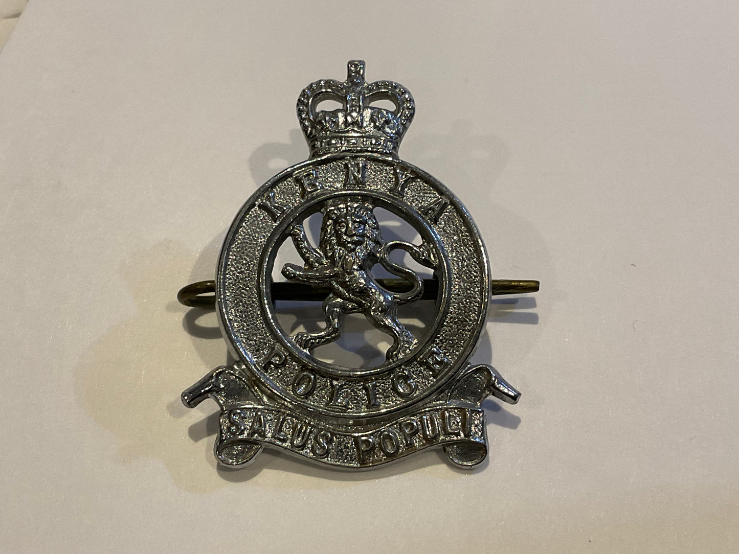Post 1952 (Q/C) Kenya Police chrome metal cap badge.
