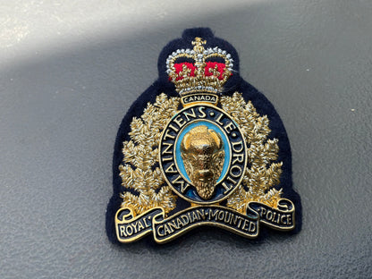 Post 1983 R.C.M.P Officers rank cap badge.
