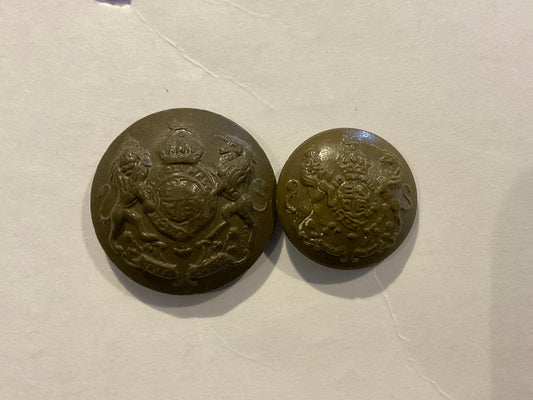WW2 Green plastic economy General service buttons.