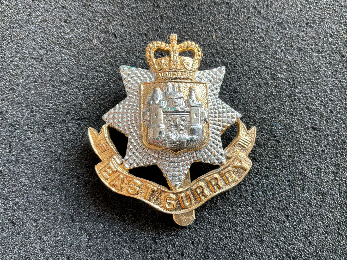 Anodised Q/C East Surrey Regiment cap badge 1952-59