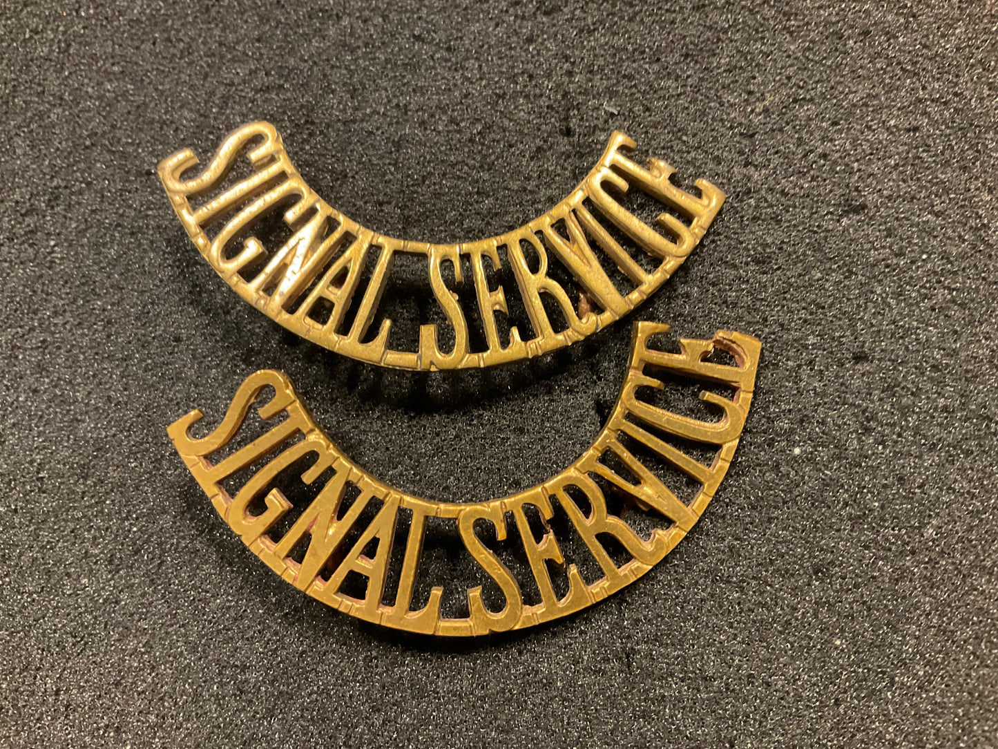 SIGNAL SERVICE brass shoulder titles worn circa 1904-08