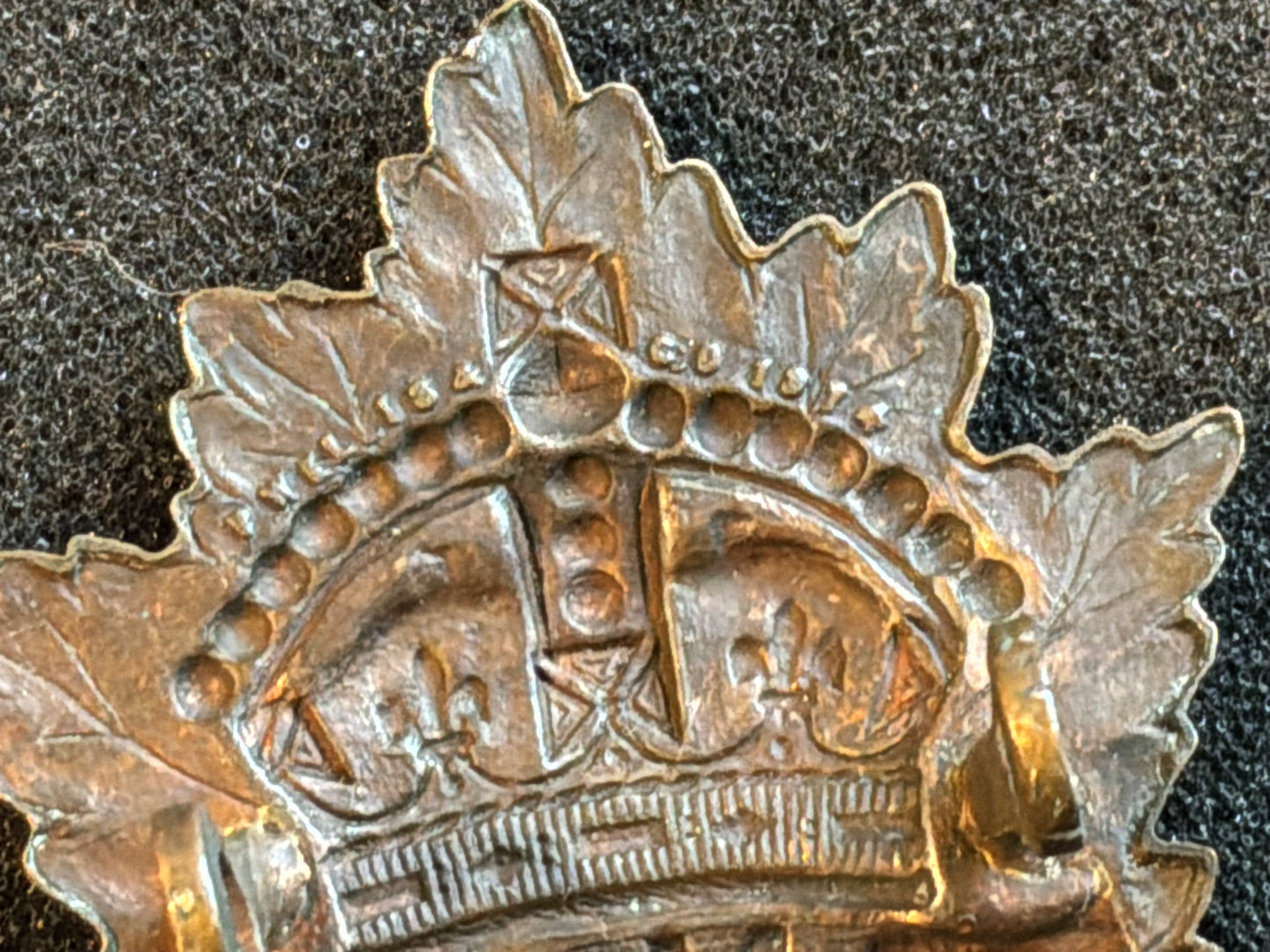 WW1 CEF 1914 dated General Service cap badge made by P.W ELLIS & CO