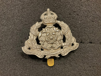 Derbyshire Yeomanry white metal cap badge.
