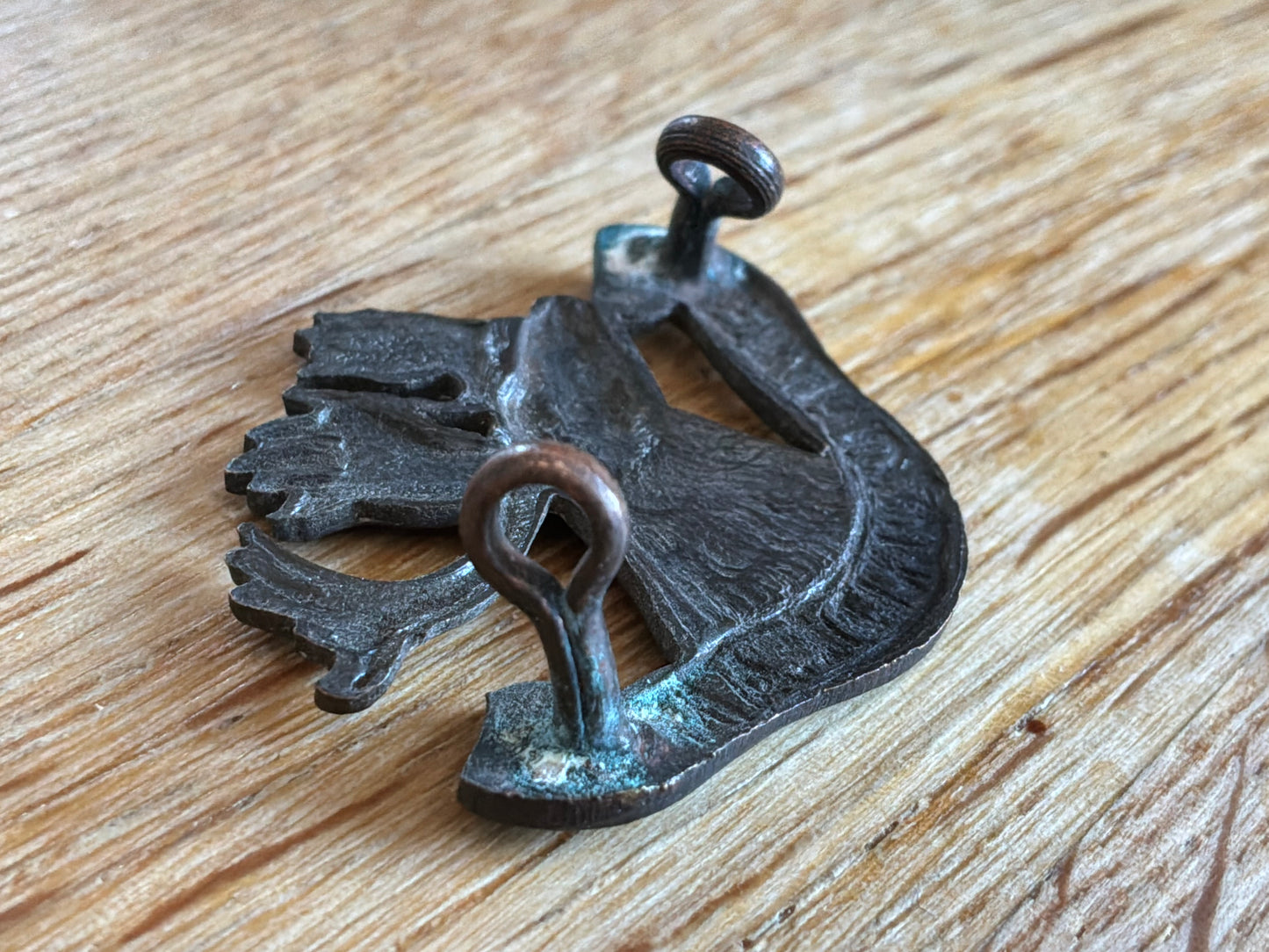 WW1 Newfoundland Regiment dark bronzed cap badge (long rear loops)