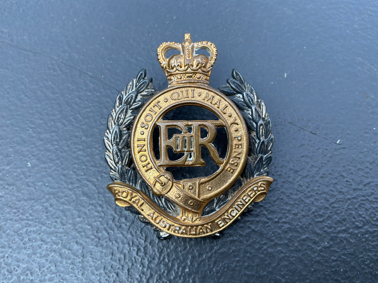 Royal Australian Engineers b/m cap badge