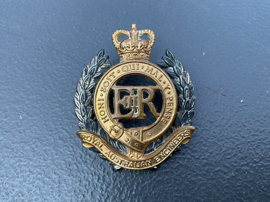 Royal Australian Engineers b/m cap badge
