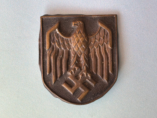 WW2 KRIEGSMARINE PITH HELMET SHIELD