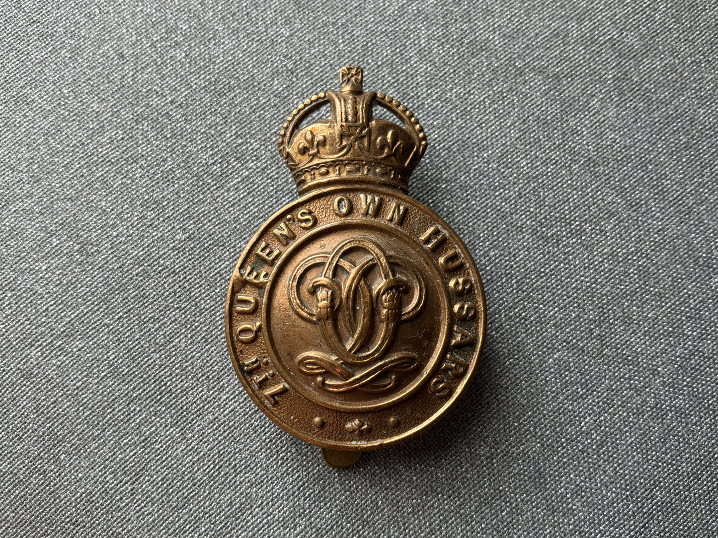WW1 Economy brass 7th Queens Own Hussars cap badge.