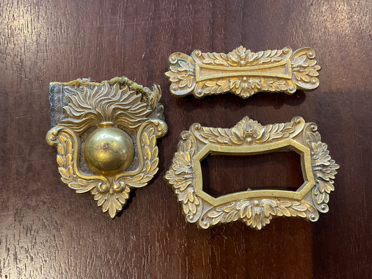 British & Commonwealth officers cross belt gilt fittings, 3 items.