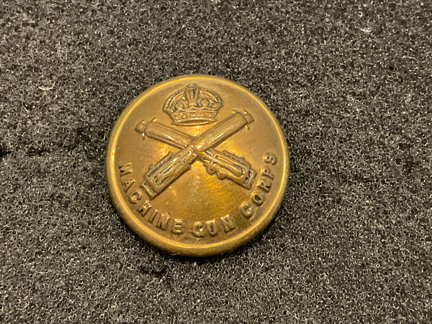 WW1 Machine Gun Corps 20mm brass button.