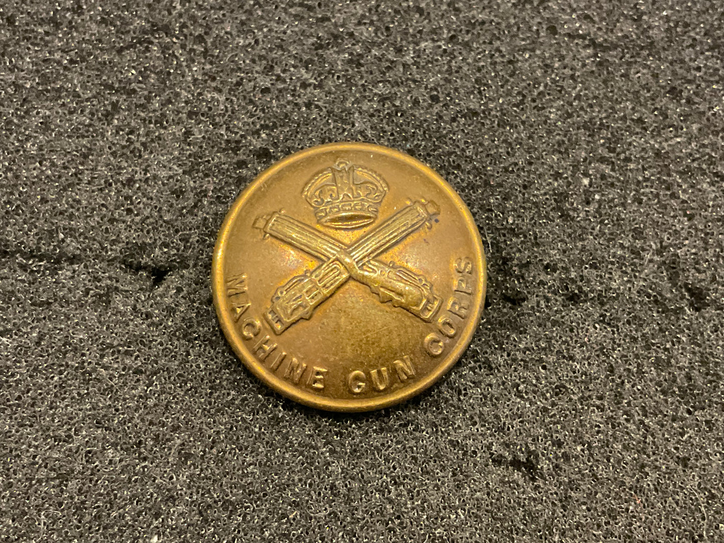 WW1 Machine Gun Corps 20mm brass button, by Gaunt.