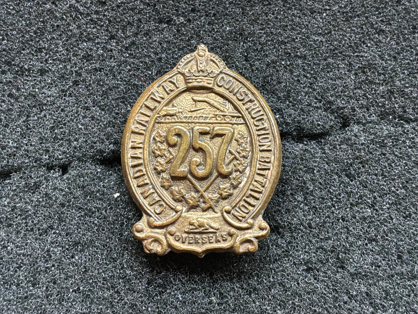 WW1 C.E.F 257th (Railway Construction) Battalion collar badge