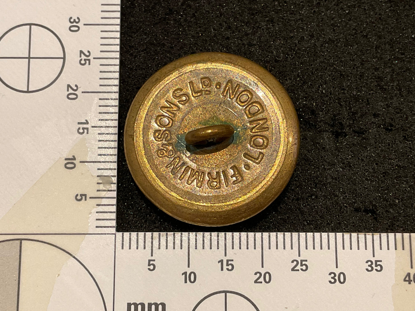 Q.V.C Royal Naval Reserve officers 25mm gilt button.