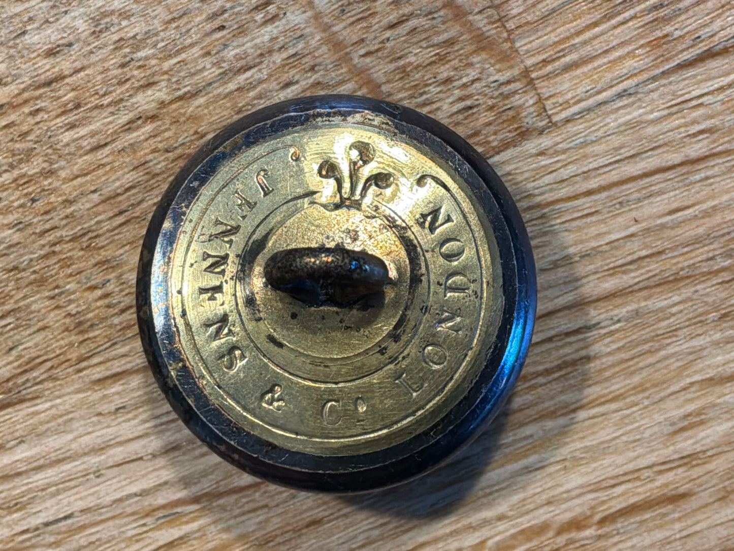 Officers QVC Durham Light Infantry officers button 1881-1902