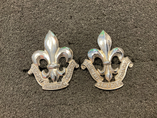 Collar badges Van Doos Royal 22nd Regiment (Canadien Francais) , 1st Canadian Infantry Division.