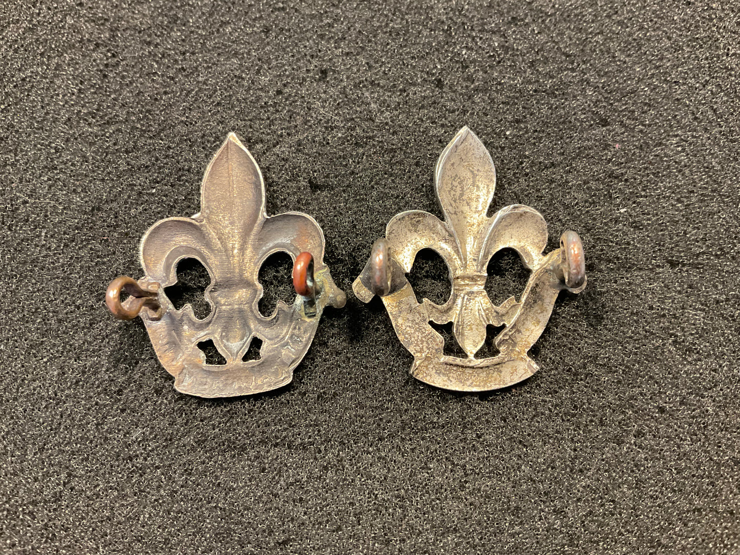 Collar badges Van Doos Royal 22nd Regiment (Canadien Francais) , 1st Canadian Infantry Division.