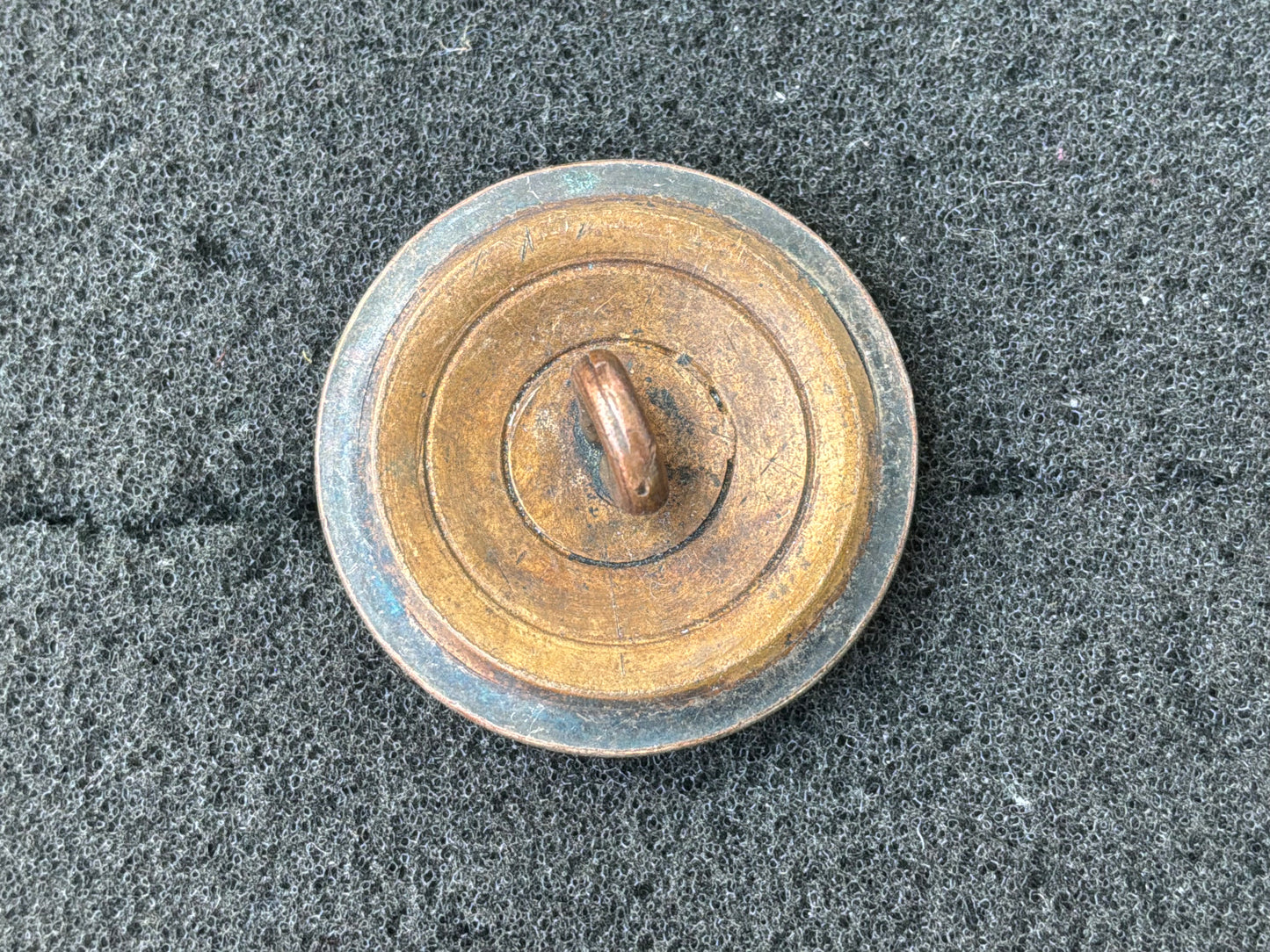 Central Bee, hunt/livery button