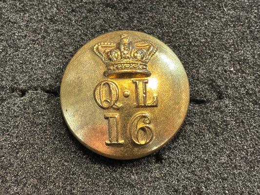 QVC 16th (The Queens) Lancers officers button.