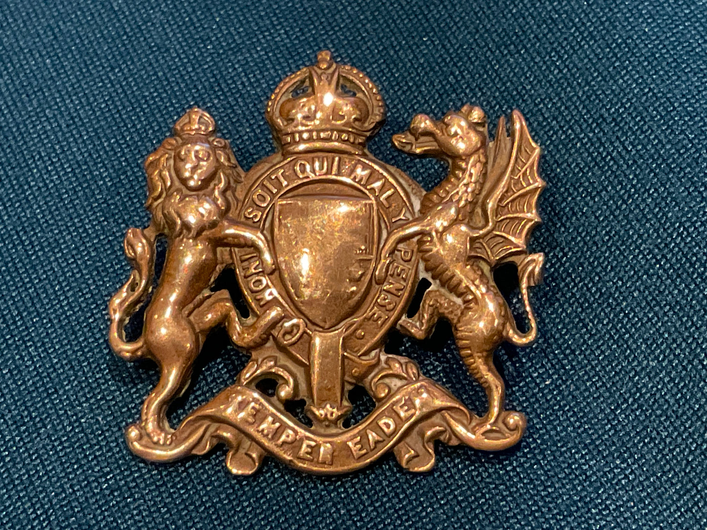 Elizabeth College OTC, Guernsey , cap badge