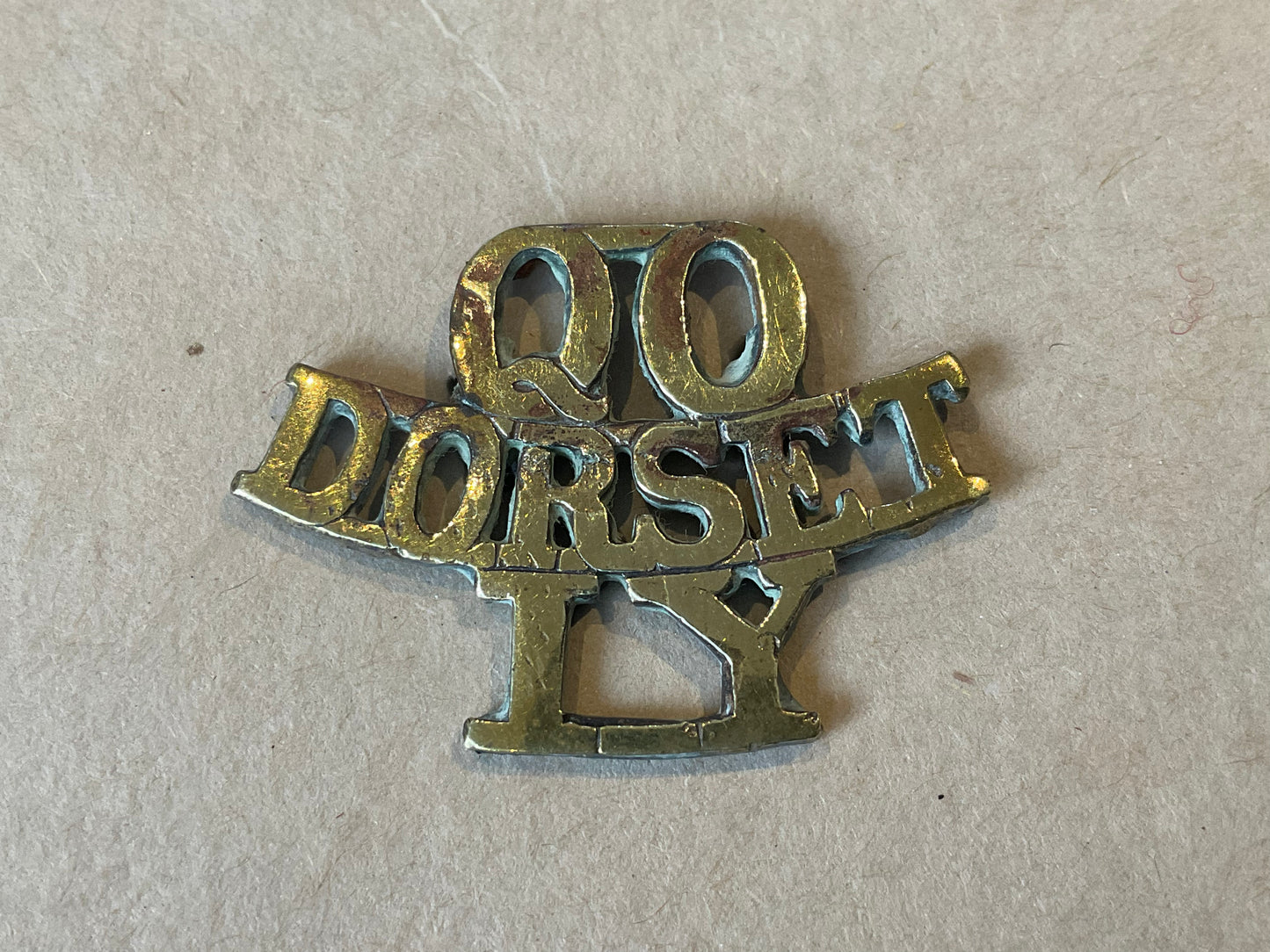 Queen's Own Dorset Imperial Yeomanry brass shoulder title.