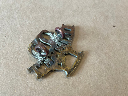 Queen's Own Dorset Imperial Yeomanry brass shoulder title.