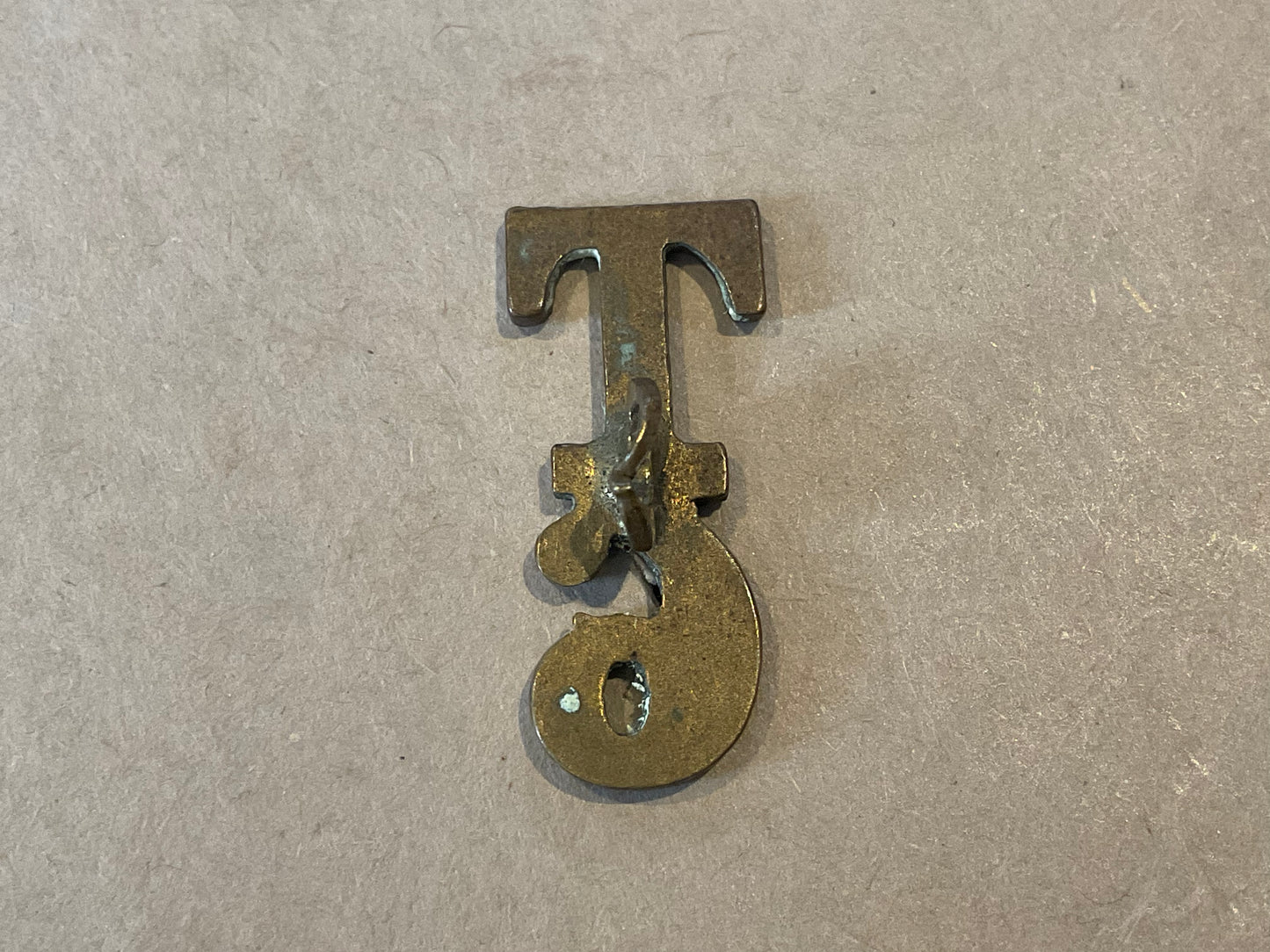 British Army T/6 (6th Territorial Battalion) brass title.