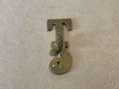British Army T/6 (6th Territorial Battalion) brass title.