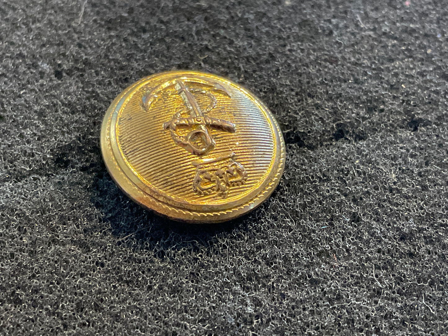 Circa 1827 Royal Navy Executive Officers gilt button by Hammond Turner.