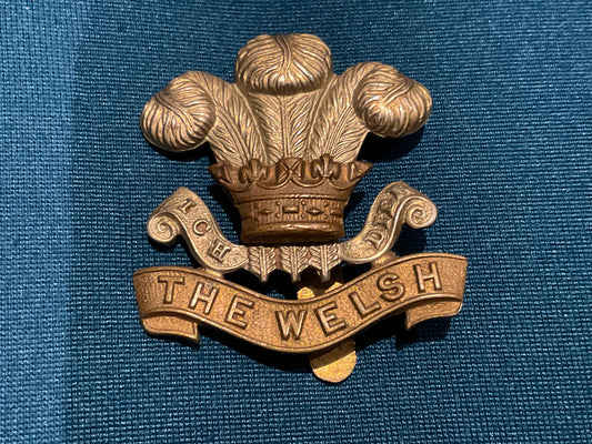 WW1 The Welsh Regiment cap badge.