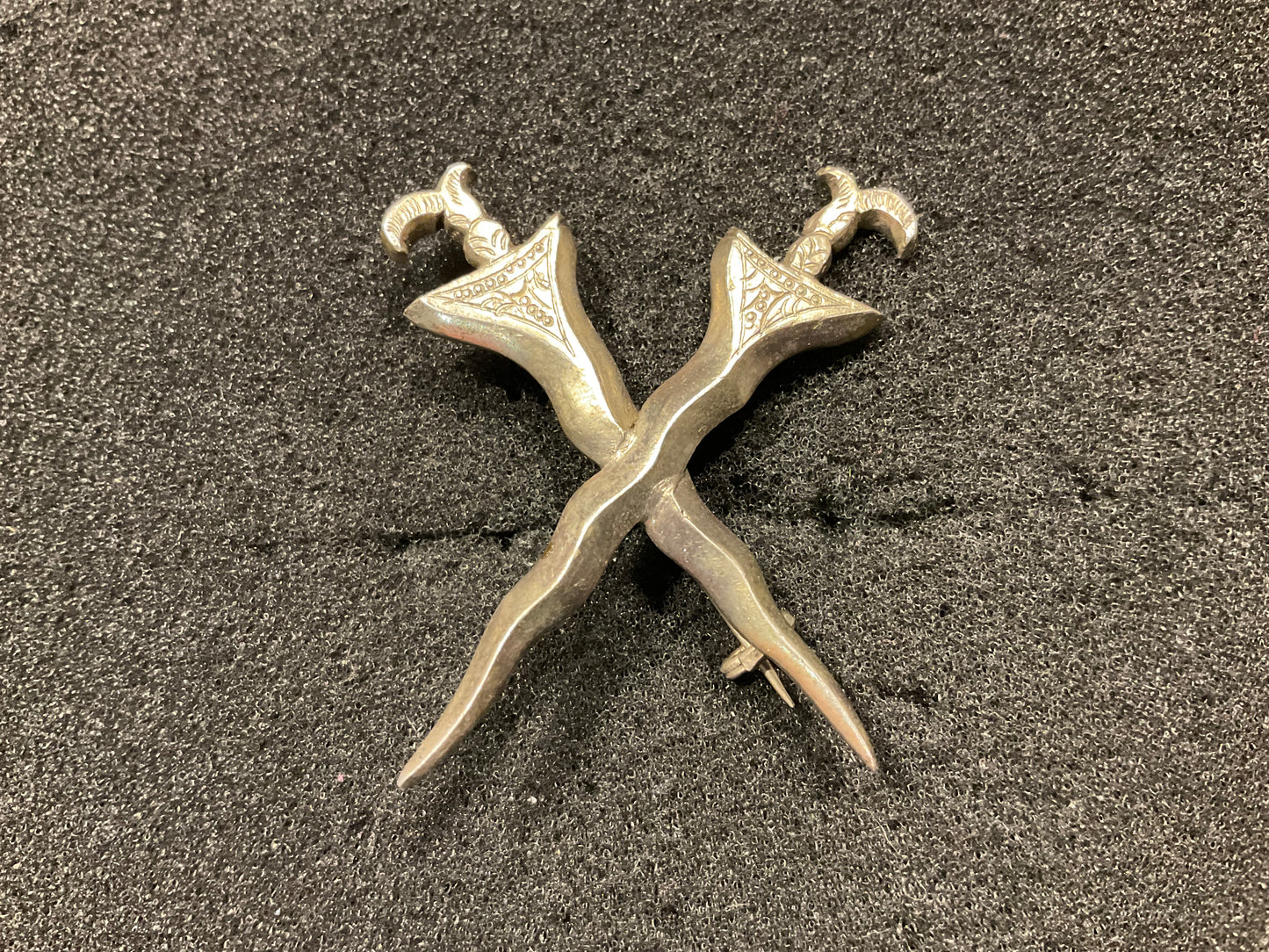 Malay Crossed Cris sweetheart badge