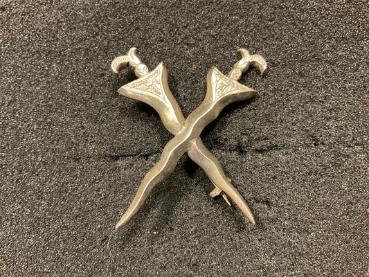 Malay Crossed Cris sweetheart badge