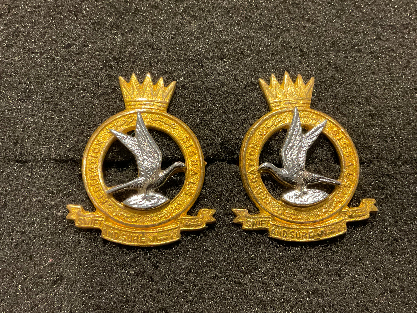 1950-60s Federation 0f Malay Signals officers collar badges