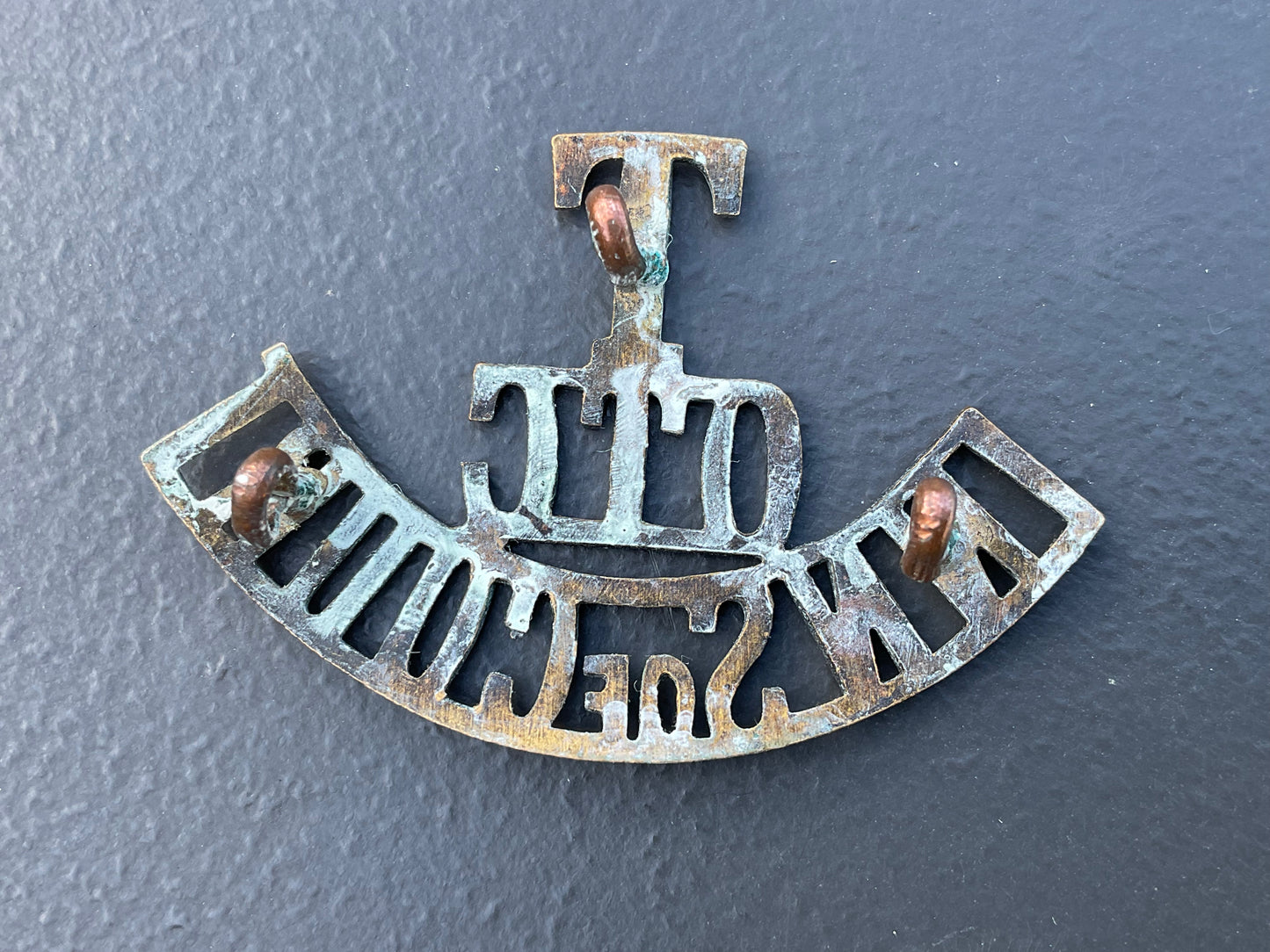 WW1 Territorial Inns of Court O.T.C brass shoulder title.