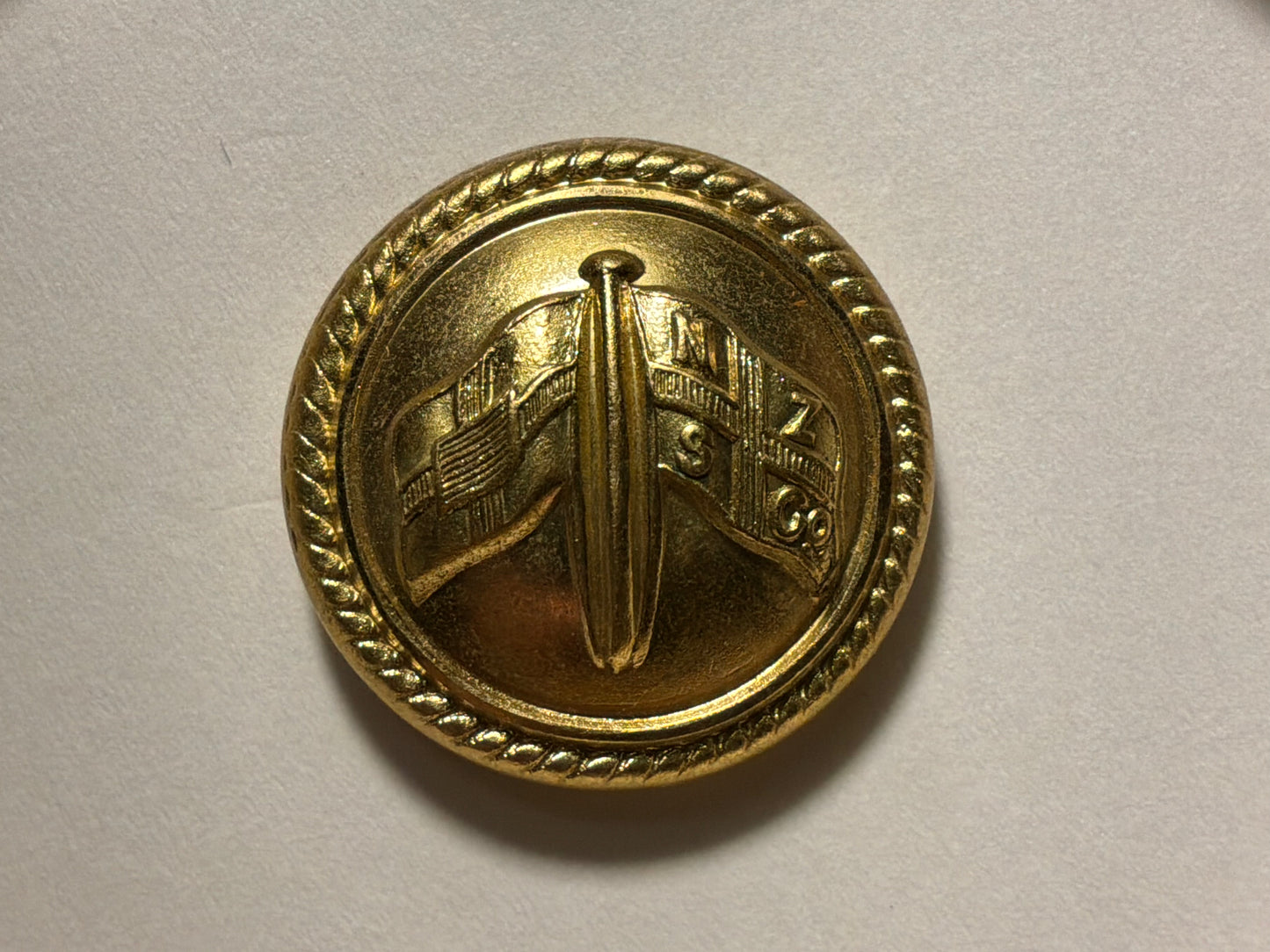 New Zealand Shipping Company (NZSCo) uniform 24mm button by Oliver.