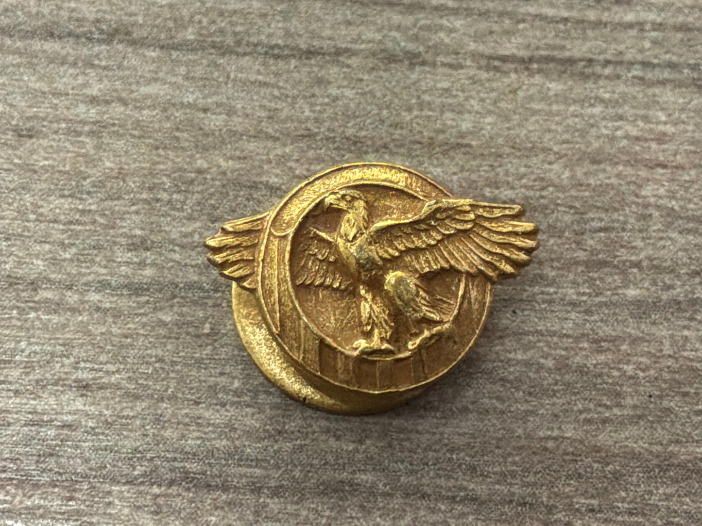 WW2 U.S Ruptured Duck” (Honorable Service Lapel badge)