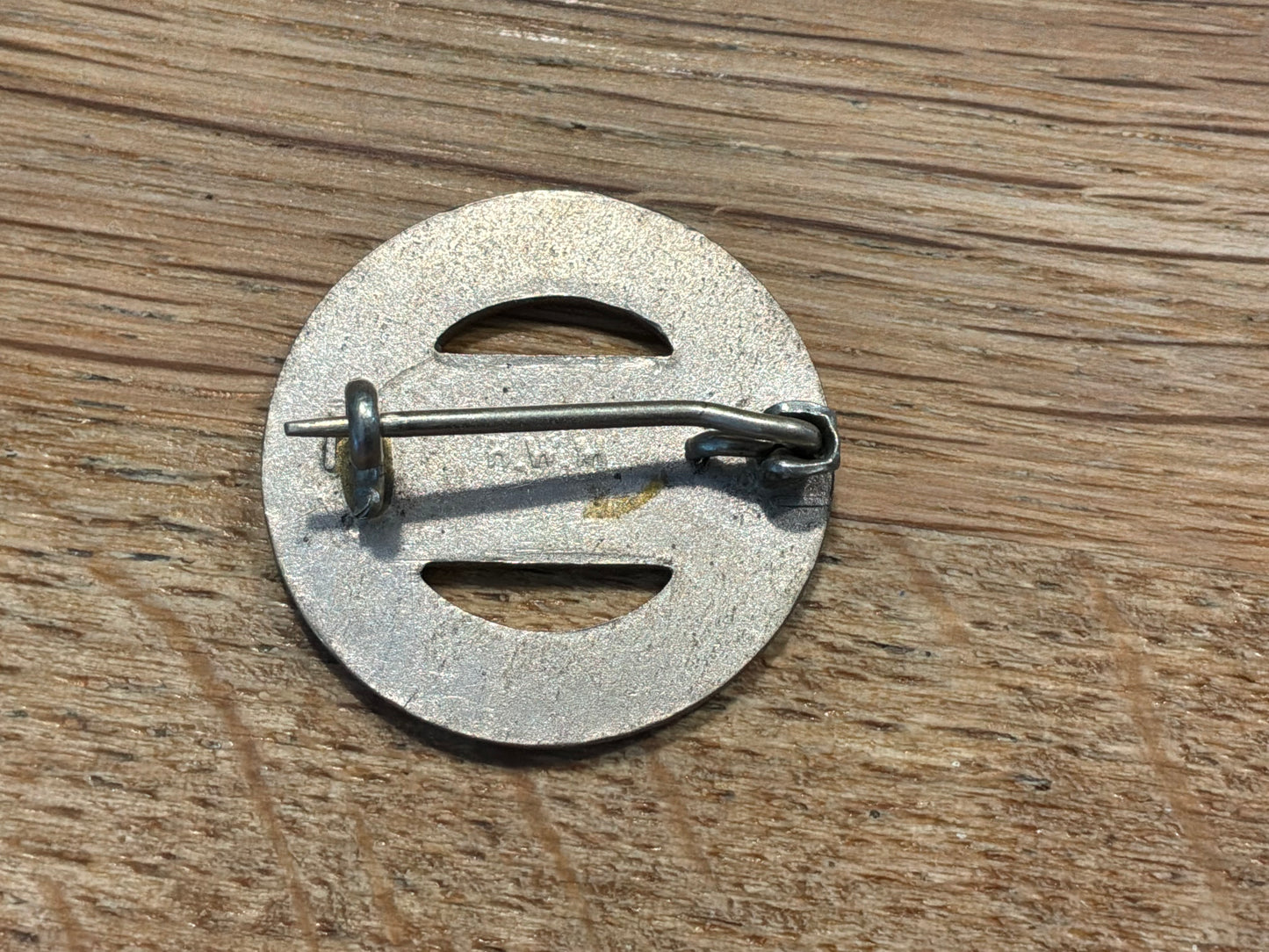 WW2 Ministry of Health Hospital Service lapel badge.