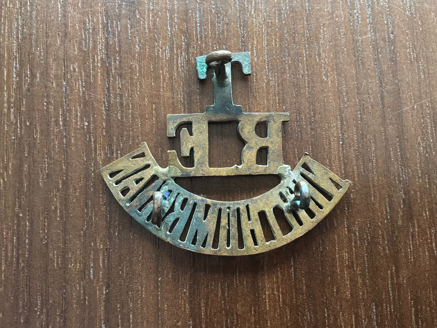 T/RE/NORTHUMBRIAN brass shoulder title.