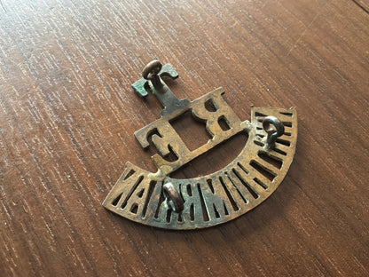 T/RE/NORTHUMBRIAN brass shoulder title.