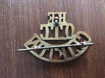 RE/OTC/CLIFTON brass shoulder title.