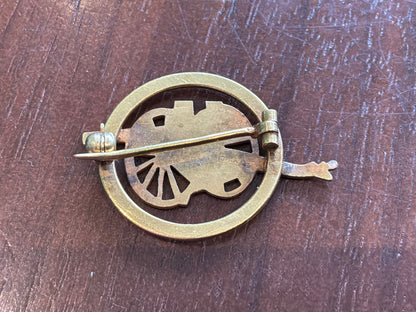 French WWI insigne patriotique ,featuring the famous “75” — the Canon de 75mm modèle 1897 sweetheart.