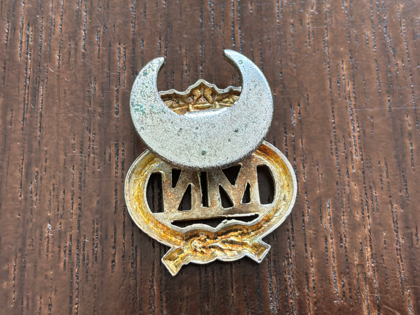 Second World War ‘On War Service’ Merchant Navy 'MN' lapel badge