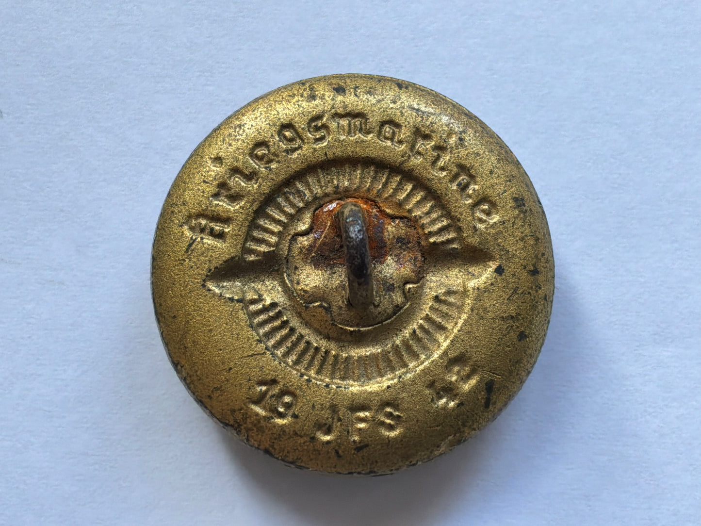 1942 dated large Kriegsmarine button by JFS